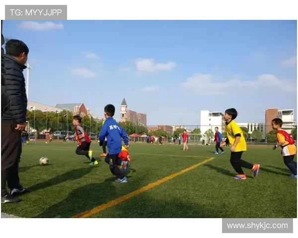 少年足球明星展现无畏勇气与友情温情时刻抱阿敏感人片段回顾 少年足球明星展现无畏勇气与友情温情时刻抱阿敏感人片段回顾