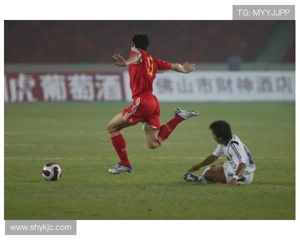 足球员看不到球星为何引发讨论 球场视角与明星效应的关系分析 足球员看不到球星为何引发讨论 球场视角与明星效应的关系分析