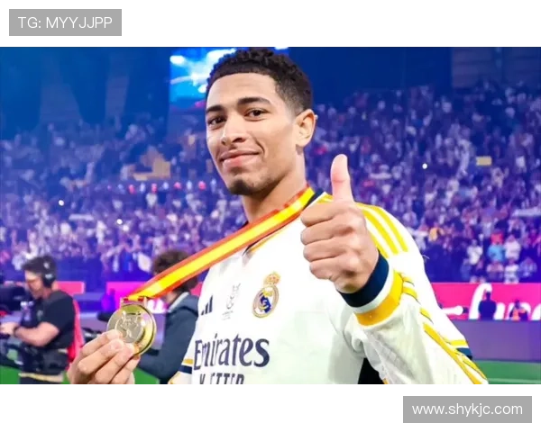 足球场上的中长发球星盘点 风采与实力并存的魅力发型 足球场上的中长发球星盘点 风采与实力并存的魅力发型