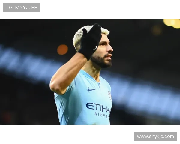 足球球星为何喜欢戴手套?背后的原因和球场上的意义解析 足球球星为何喜欢戴手套?背后的原因和球场上的意义解析